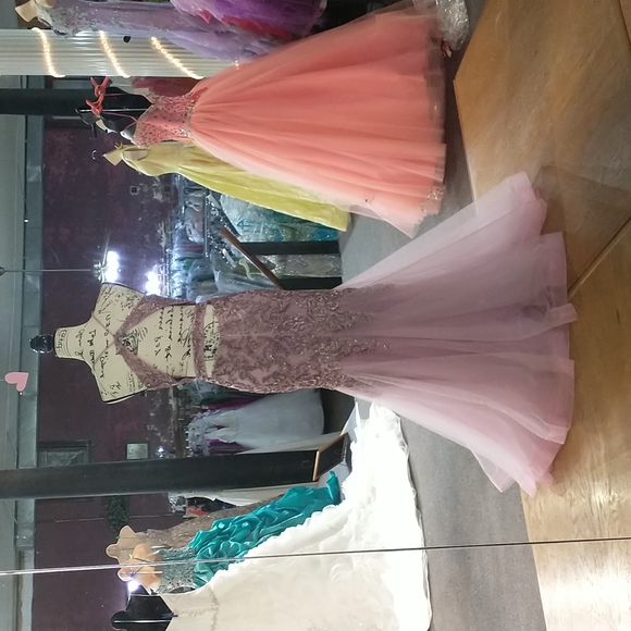 Prom dress - Picture 2 of 8